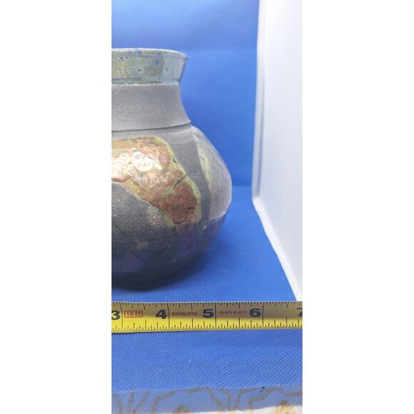 Fired Copper Raku Art Pottery Vase w/Tassel- Artist Signed "LEE" Mint Condition - Picture 10 of 11